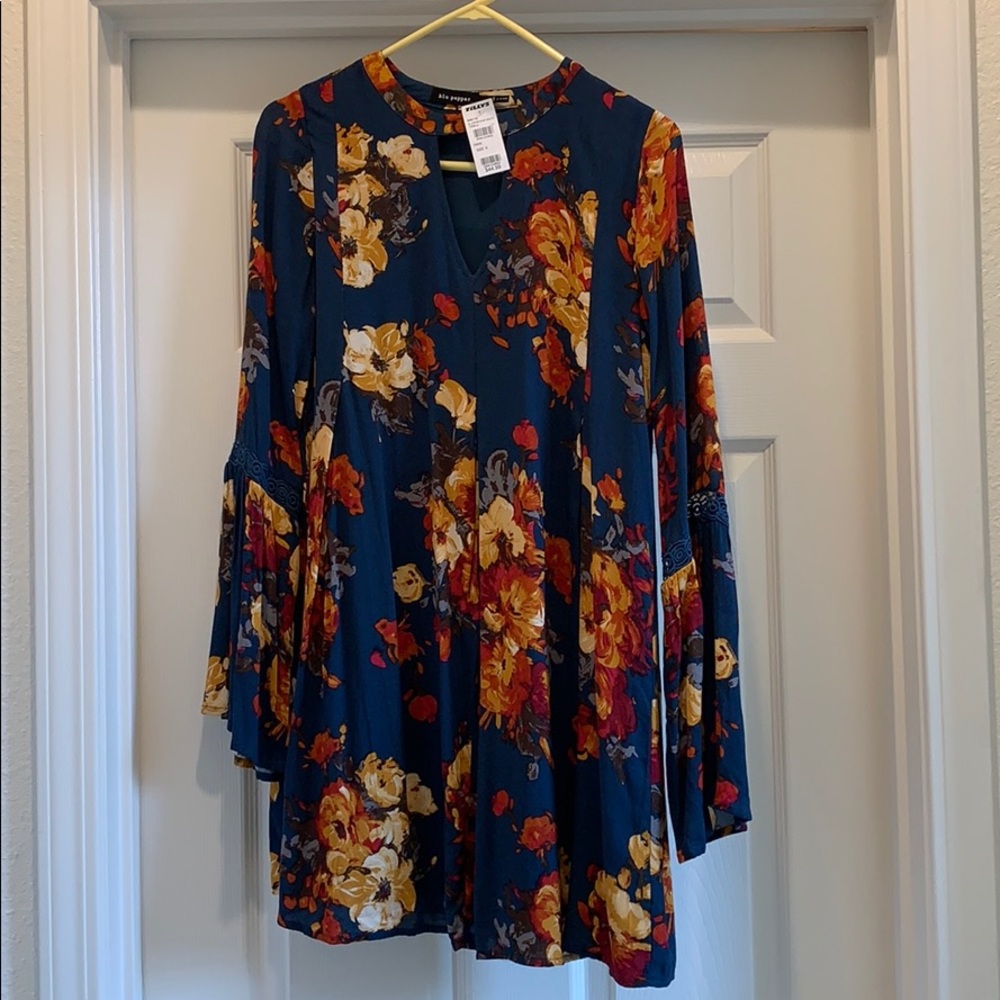 BLU PEPPER BELL SLEEVED FLORAL MINI